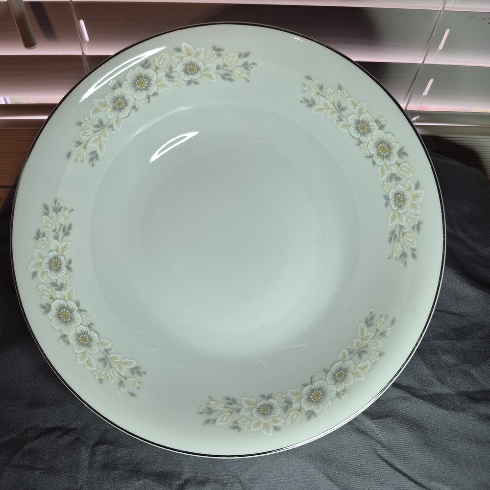 Stunning S. Carlton Andover Serving Bowl - Perfect for Entertaining!